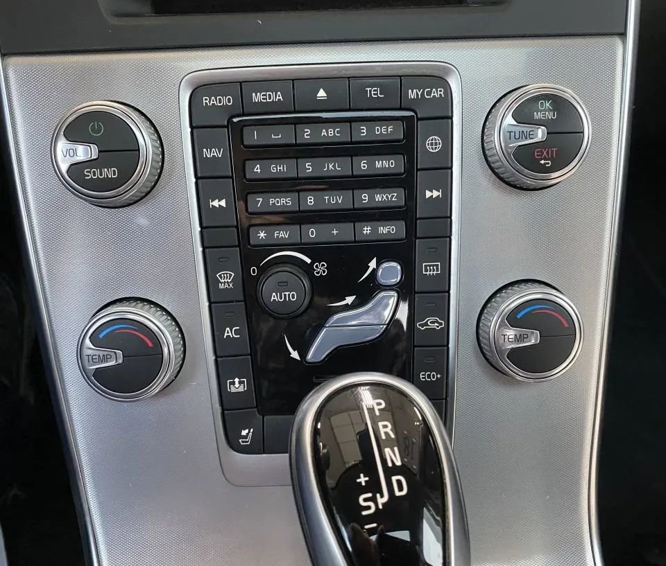 Used 2018 Volvo S60 T5 Inscription image 21