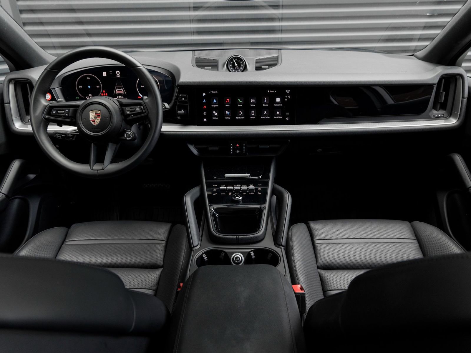 Used 2025 Porsche Cayenne Coupe AWD/4WD image 16