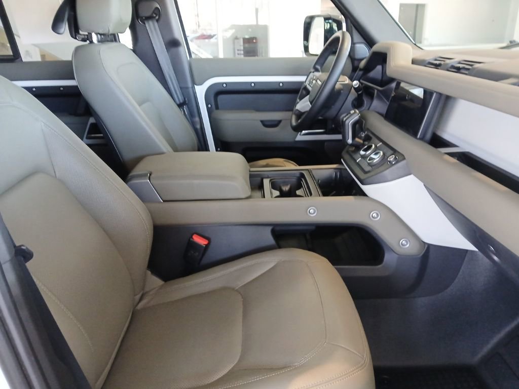 Used 2024 Land Rover Defender 110 S image 26