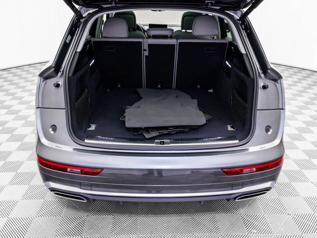 Used 2024 Audi Q5 e Premium Plus w/ Premium Plus Package image 32
