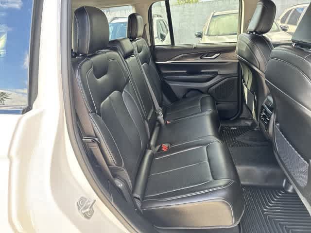 Used 2023 Jeep Grand Cherokee Limited w/ Luxury Tech Group II AWD/4WD image 19