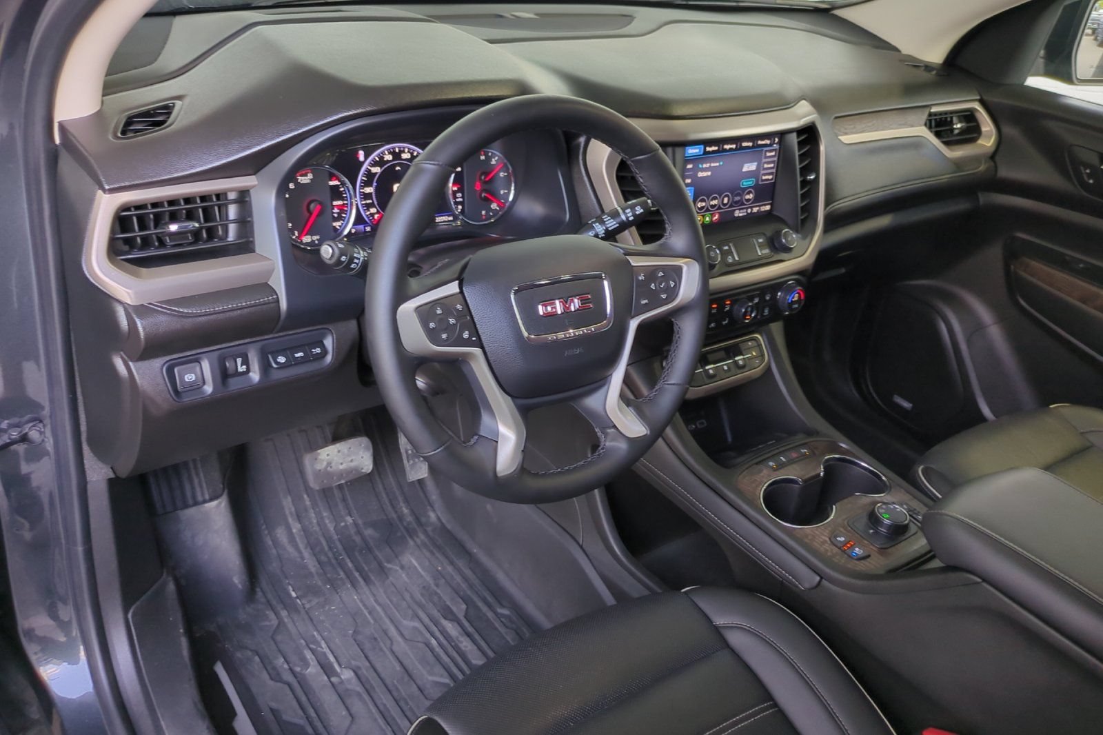 Used 2023 GMC Acadia Denali w/ Denali Ultimate Package AWD/4WD image 9