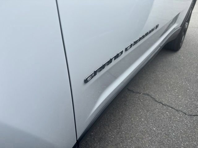 Used 2024 Jeep Grand Cherokee L Altitude image 27