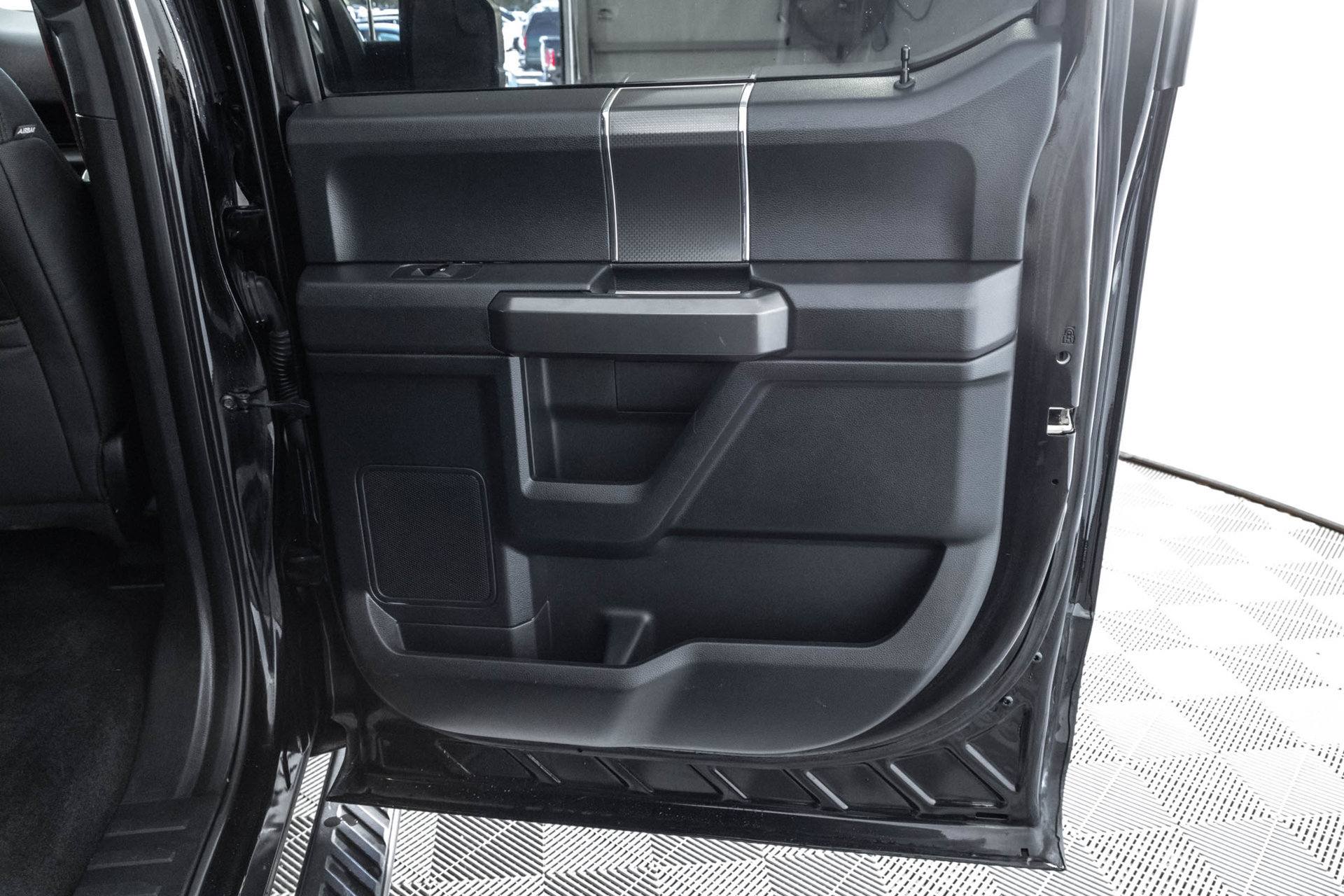 Used 2016 Ford F150 XLT w/ Equipment Group 302A Luxury AWD/4WD image 41