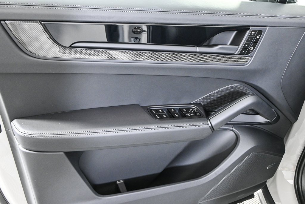 New 2026 Porsche Cayenne GTS image 7