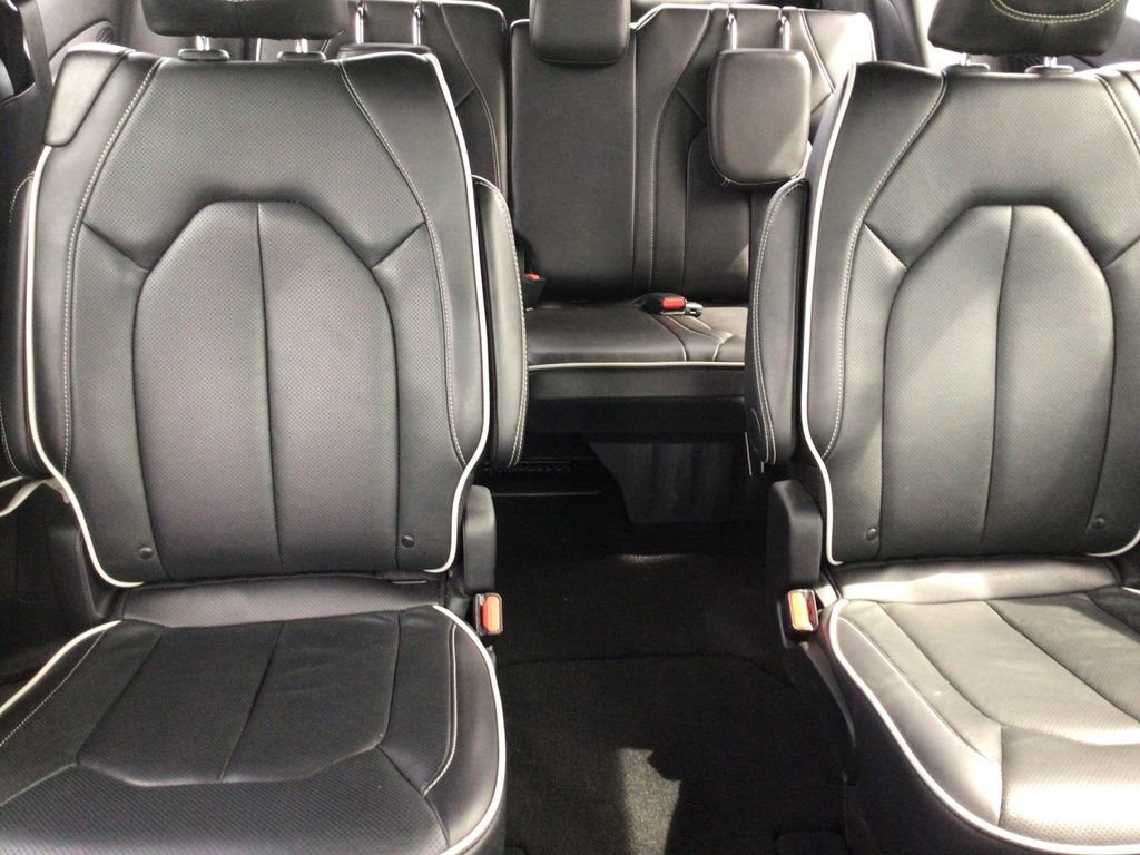 Used 2026 Chrysler Pacifica Limited FWD image 15