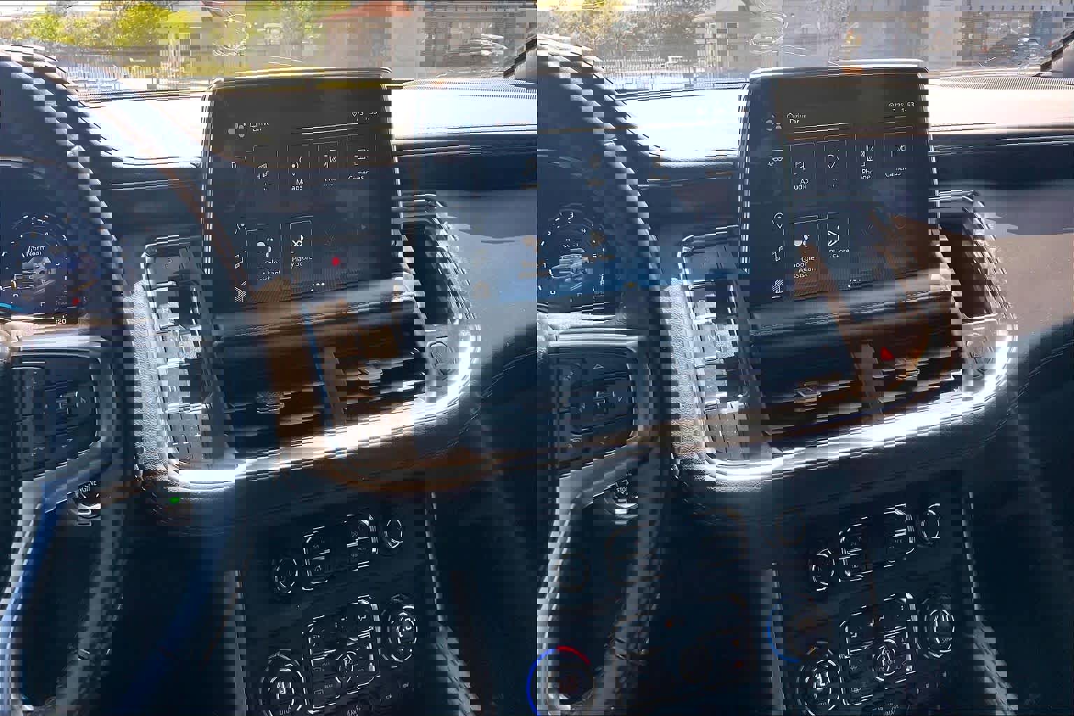 Used 2023 Chevrolet Suburban LT w/ Luxury Package image 7