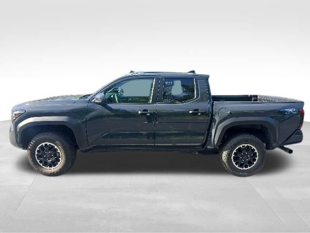 Used 2025 Toyota Tacoma TRD Off-Road AWD/4WD image 3