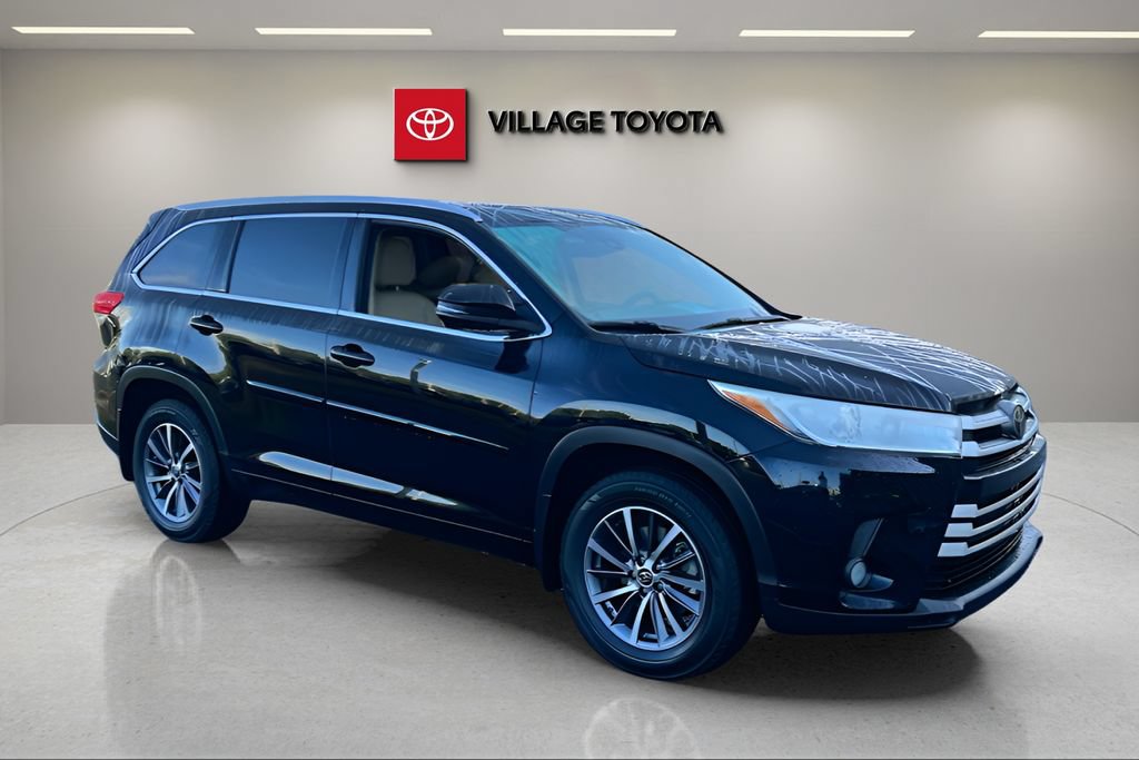Certified 2017 Toyota Highlander XLE FWD image 7