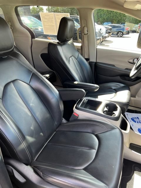 Certified 2023 Chrysler Pacifica Touring-L FWD image 16
