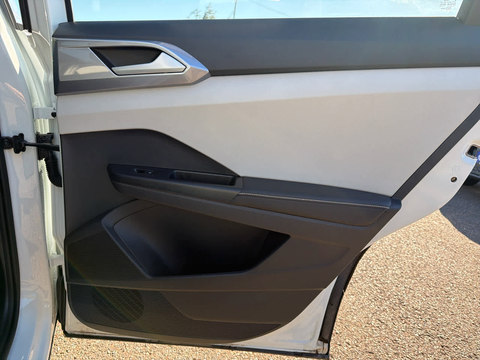 Certified 2025 Volkswagen Taos SEL image 39