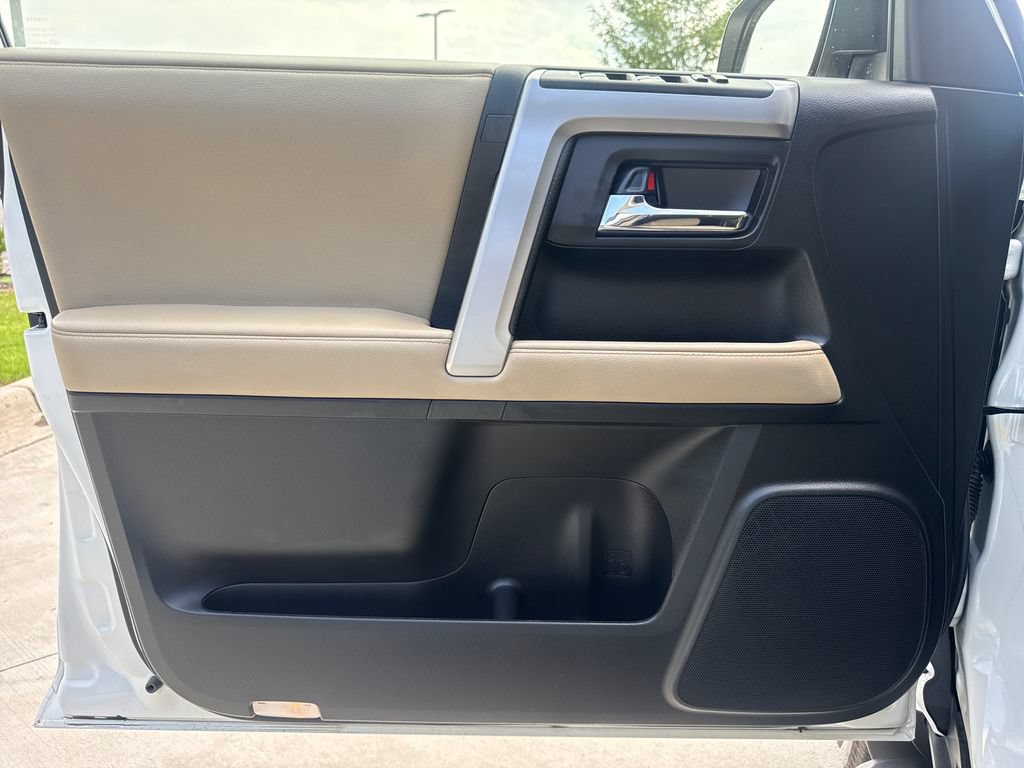 Used 2020 Toyota 4Runner SR5 Premium w/ Moonroof Package AWD/4WD image 13