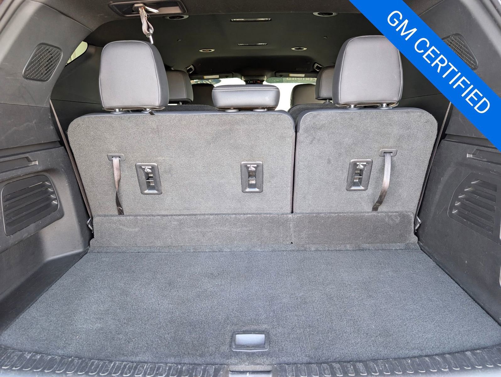 Used 2025 Chevrolet Traverse LT image 32