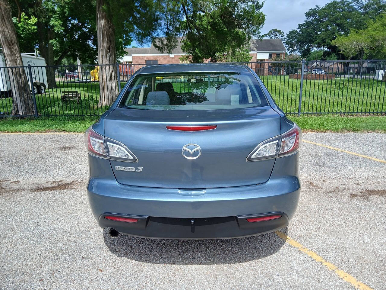 Used 2011 MAZDA MAZDA3 i Touring FWD image 12