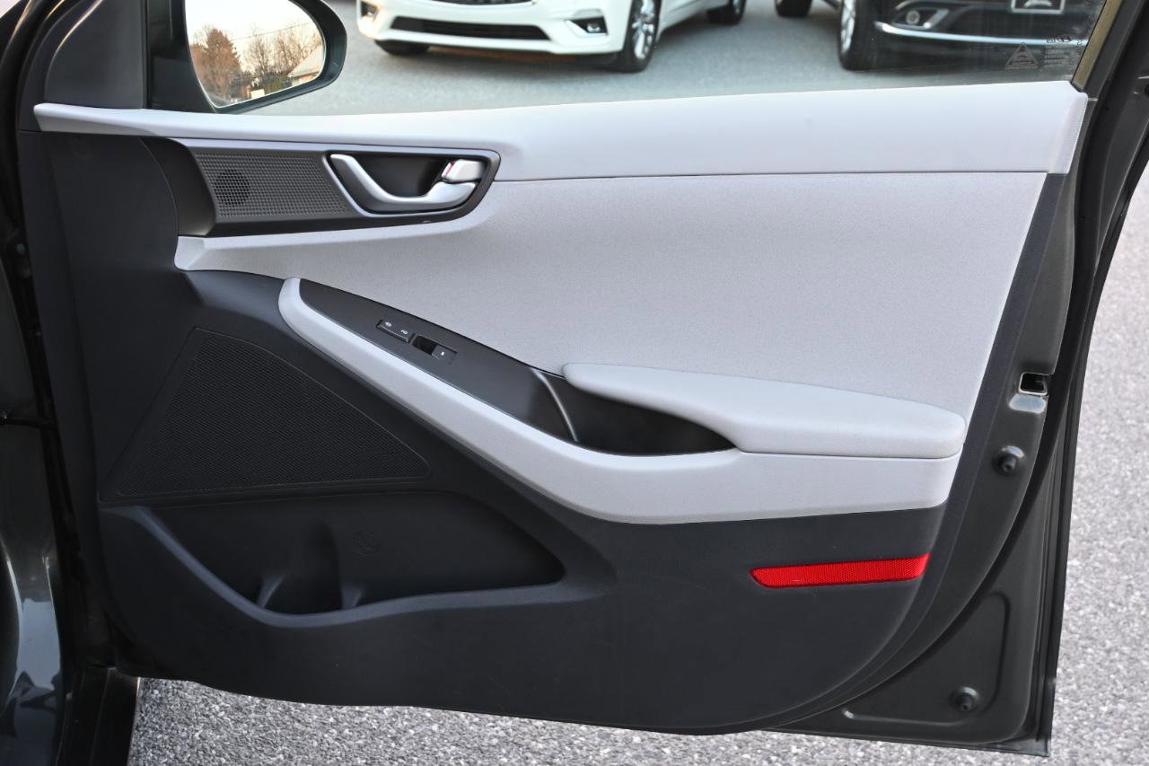 Used 2020 Hyundai Ioniq Blue FWD image 29