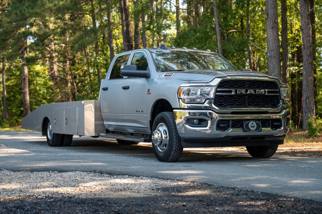 Used 2020 RAM 3500 Tradesman w/ Chrome Appearance Group RWD image 2