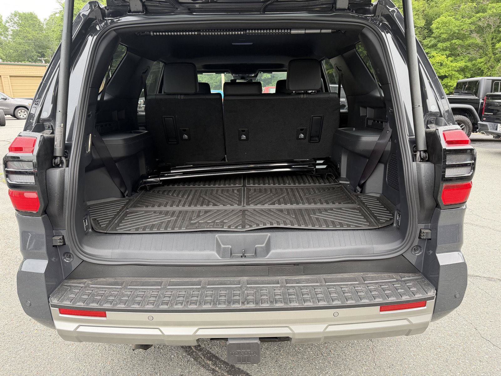 Used 2025 Toyota 4Runner Limited AWD/4WD image 43