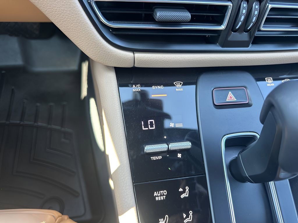 Used 2023 Porsche Macan Turbo image 21