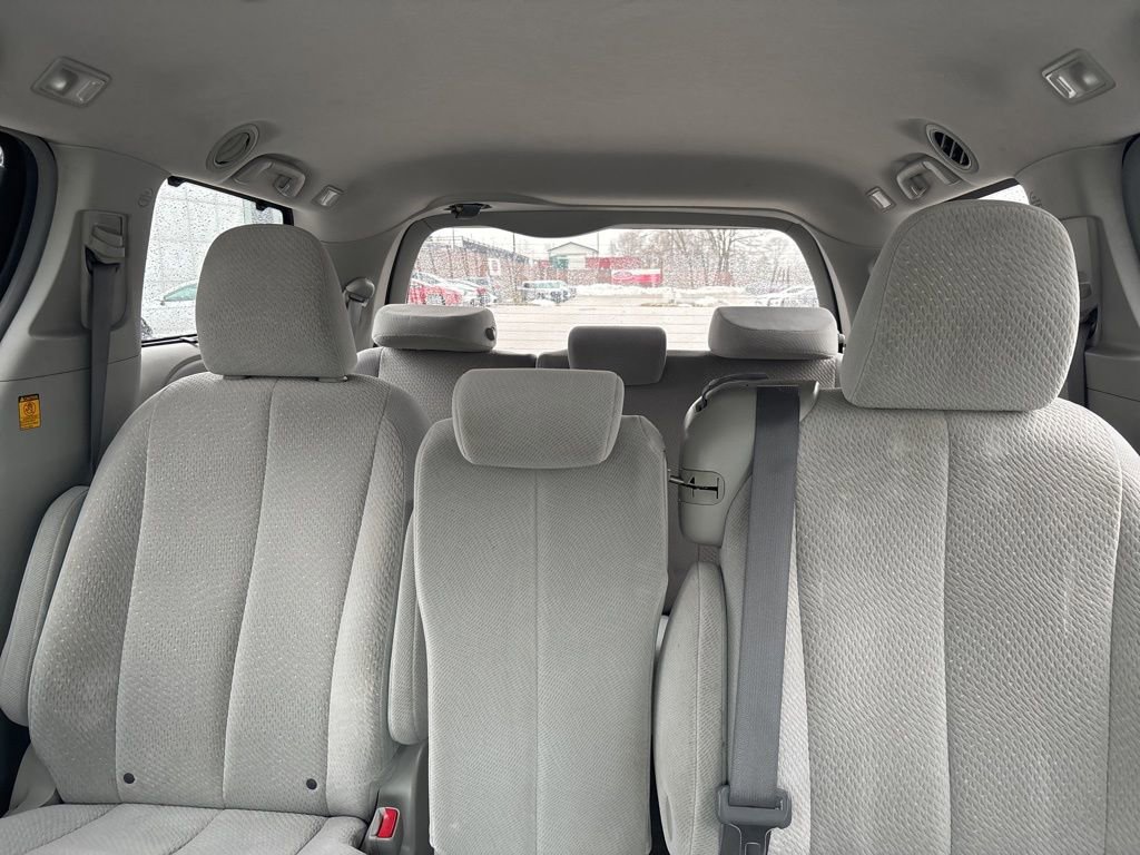 Used 2011 Toyota Sienna LE image 32
