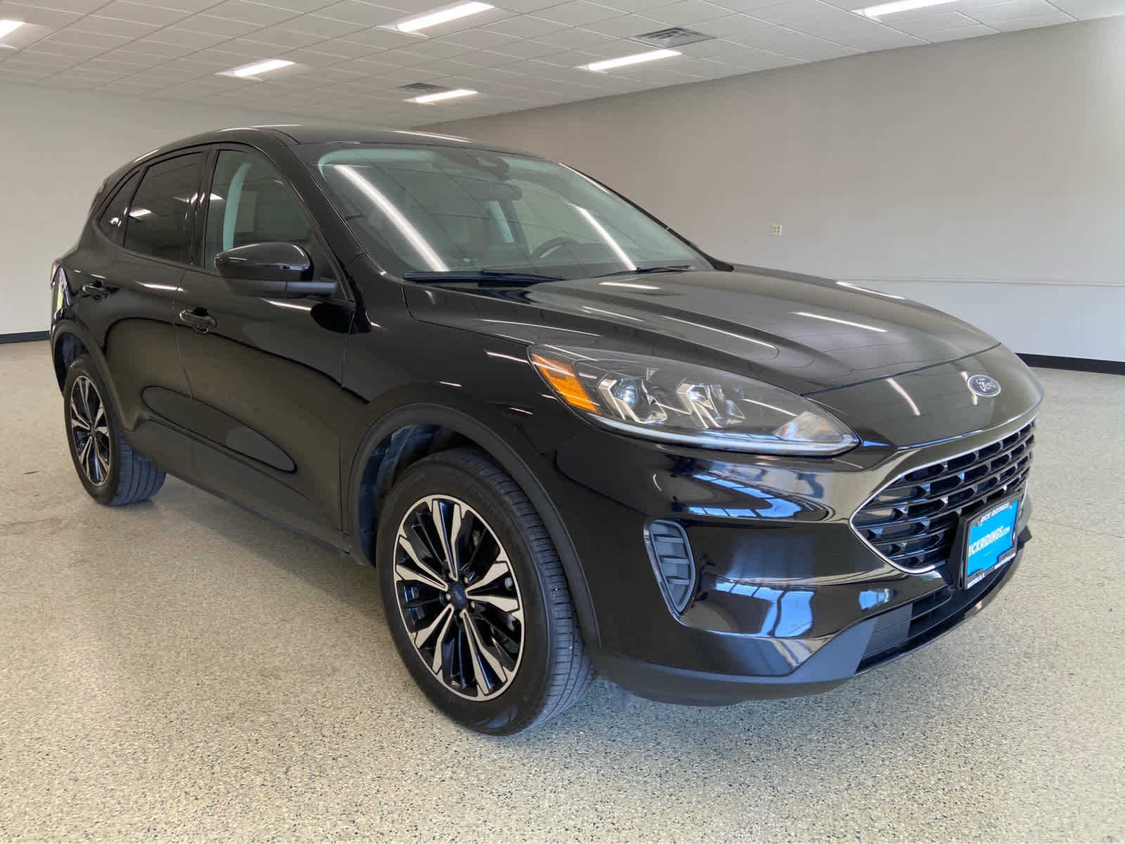 Used 2022 Ford Escape SE w/ SE Sport Appearance Package image 5