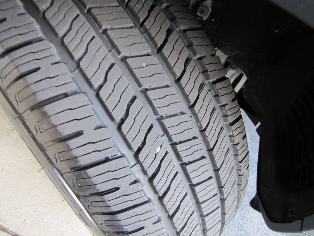 Used 2023 Jeep Grand Cherokee L Laredo RWD image 25