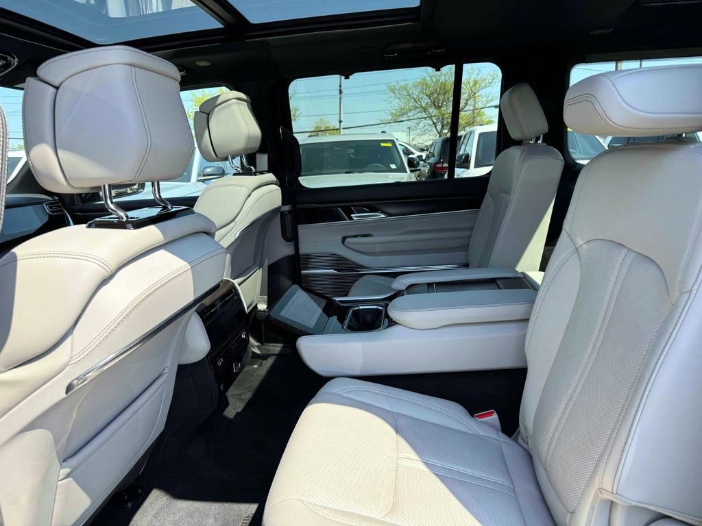 Certified 2025 Jeep Grand Wagoneer 4WD image 13