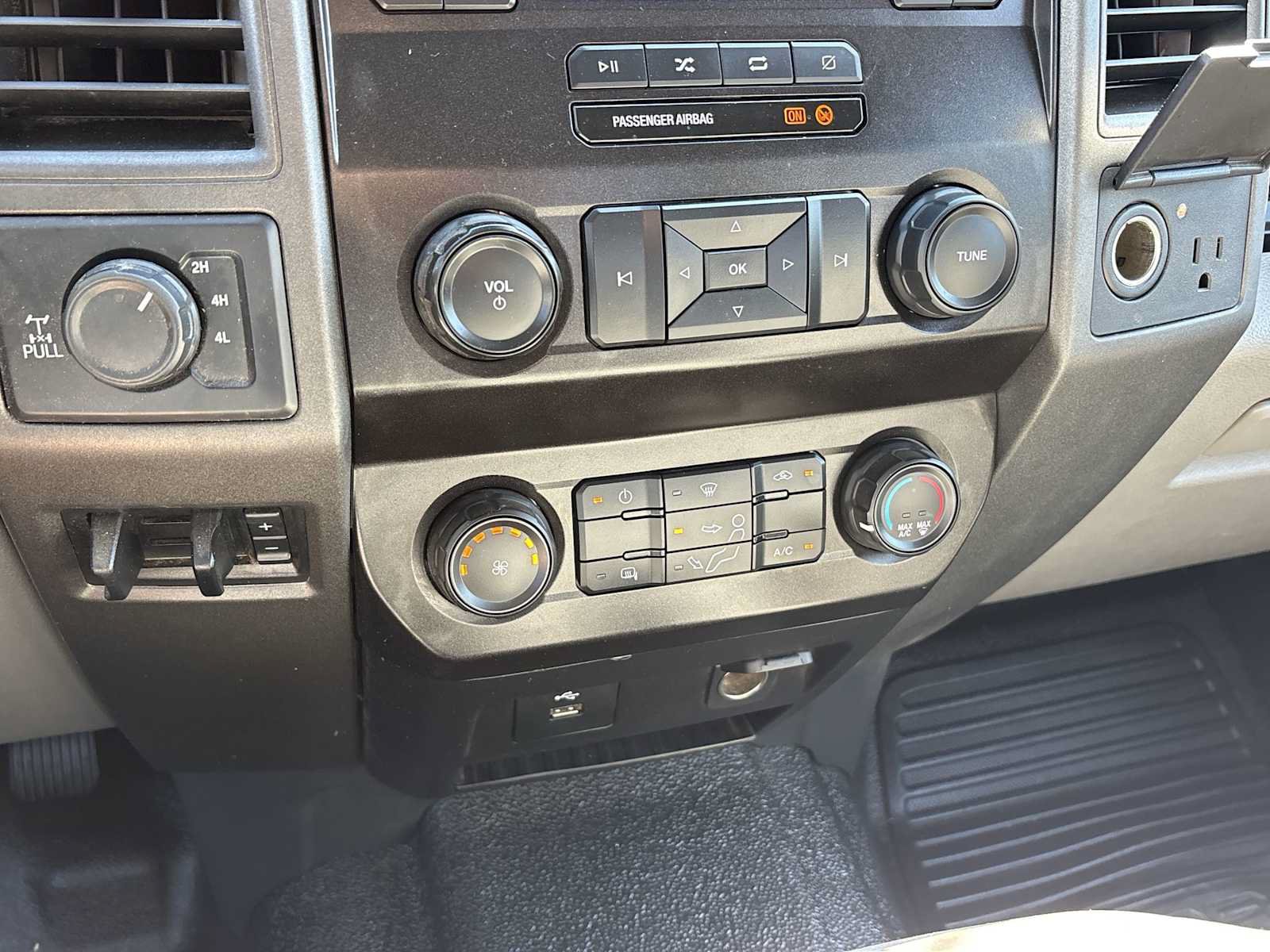 Used 2022 Ford F250 XL w/ Power Equipment Group AWD/4WD image 16