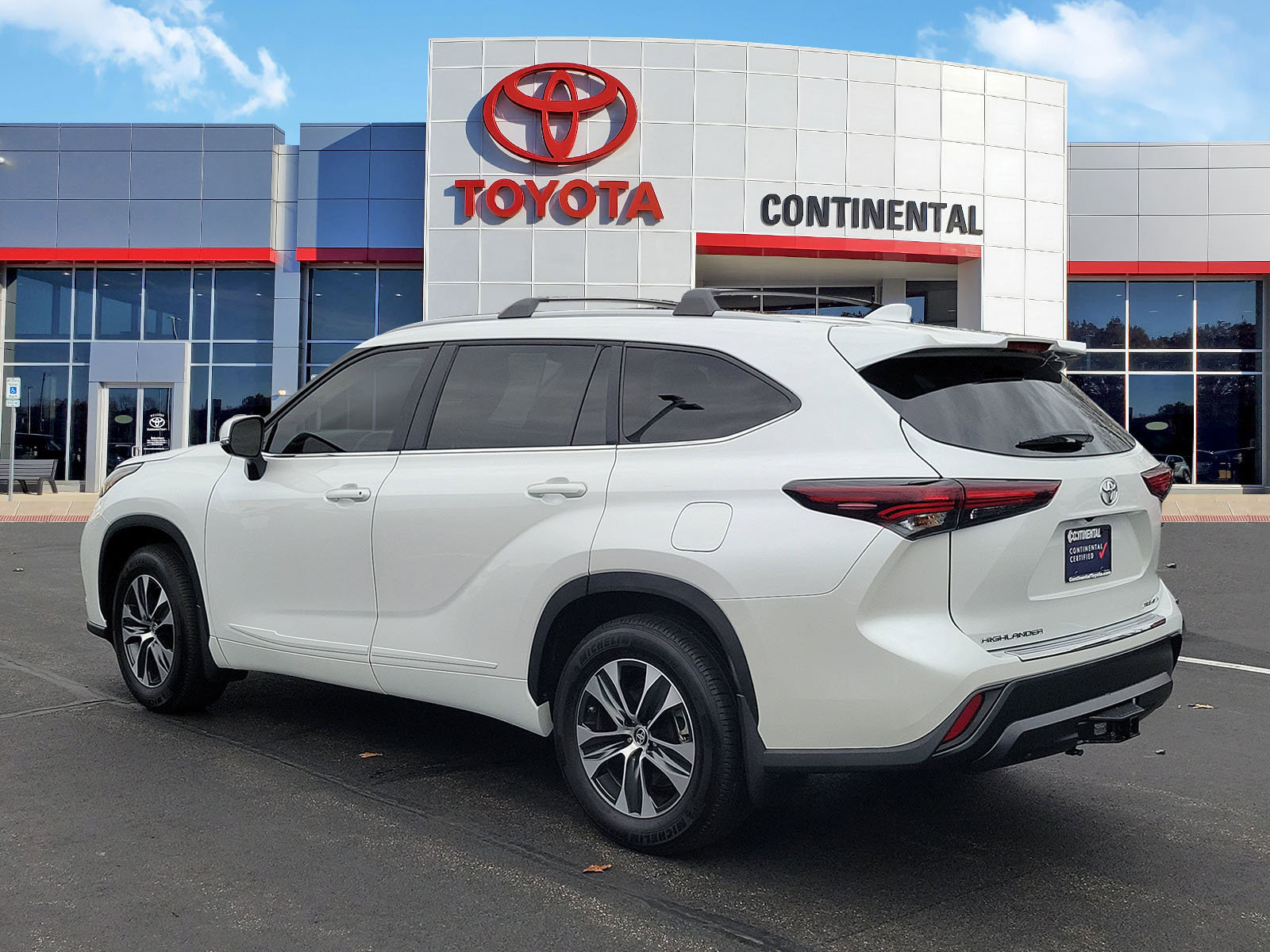 Certified 2025 Toyota Highlander XLE image 4