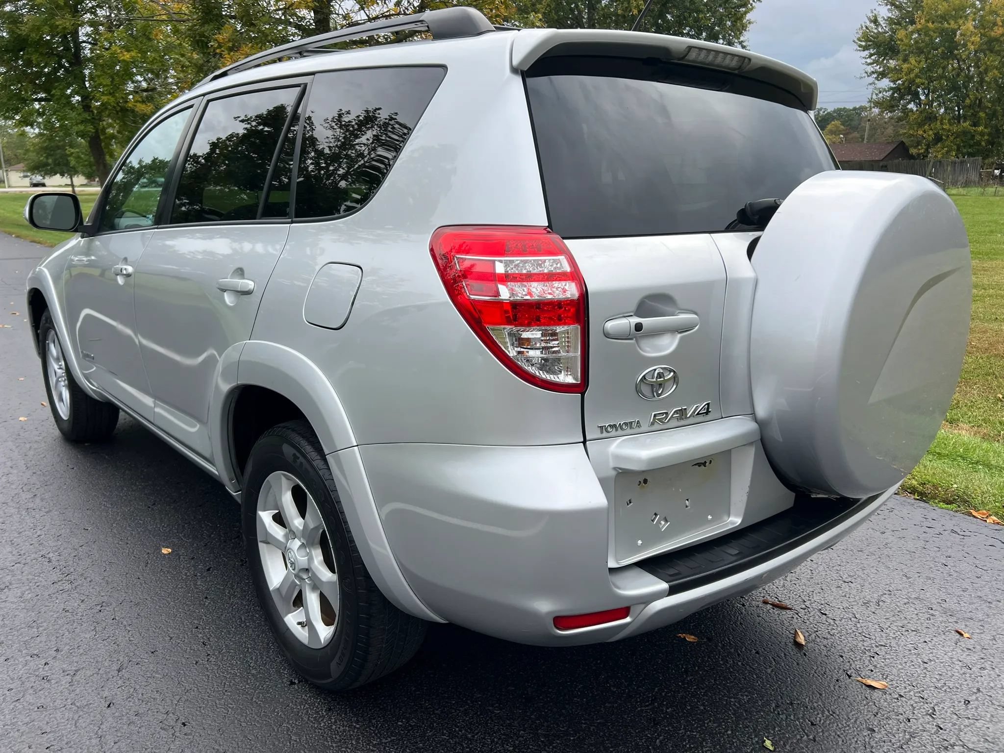 Used 2010 Toyota RAV4 Limited AWD/4WD image 7