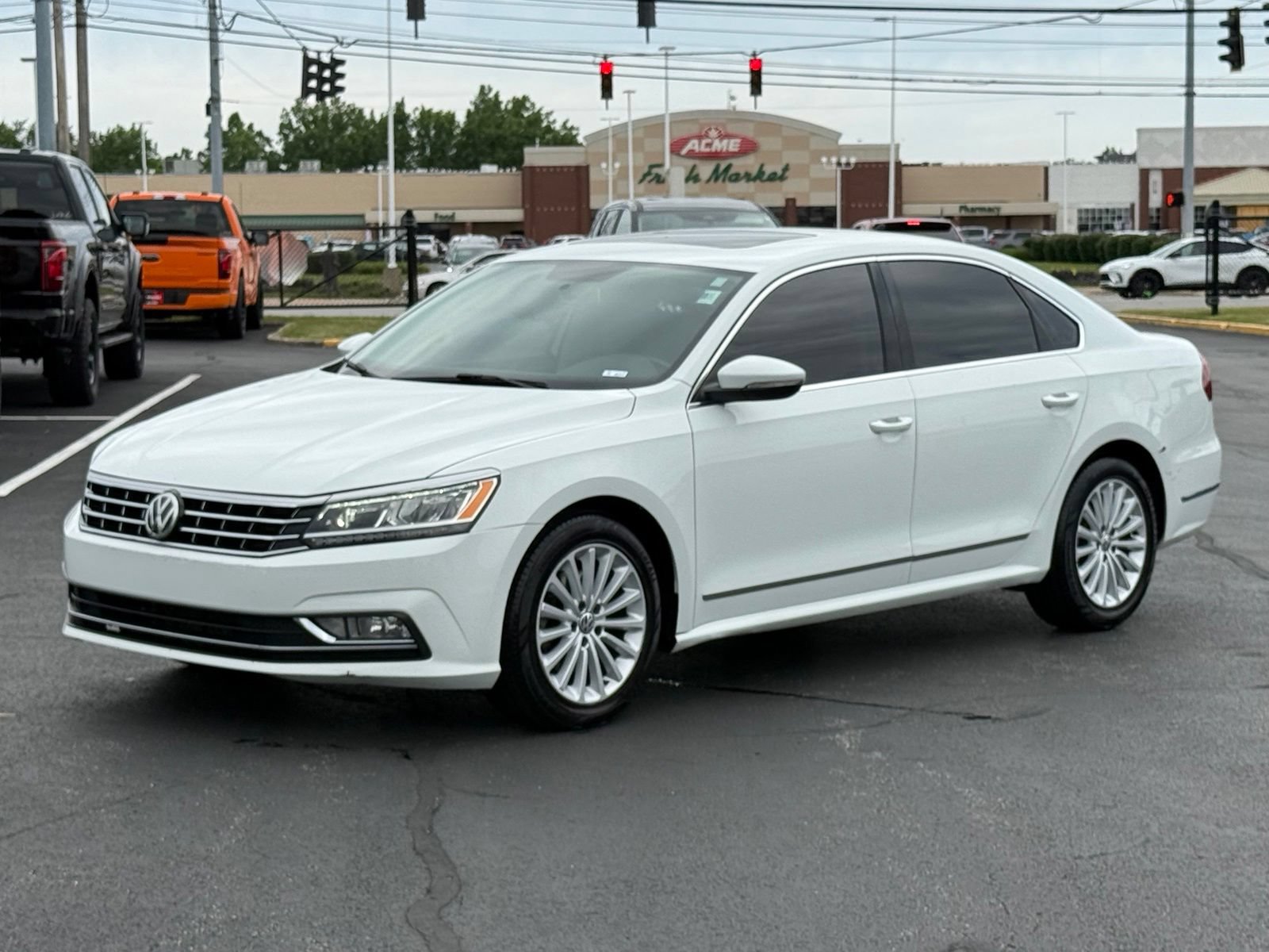 Used 2017 Volkswagen Passat 1.8T SE FWD image 8