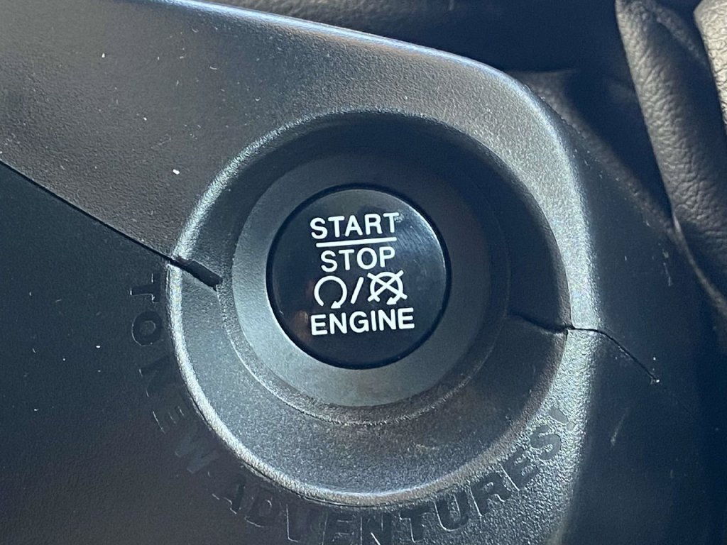 Used 2018 Jeep Renegade Altitude w/ Advanced Technology Group FWD image 26