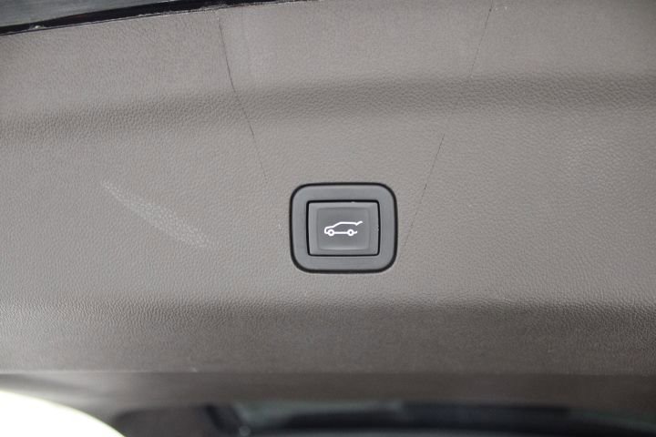 Used 2023 GMC Yukon Denali image 14