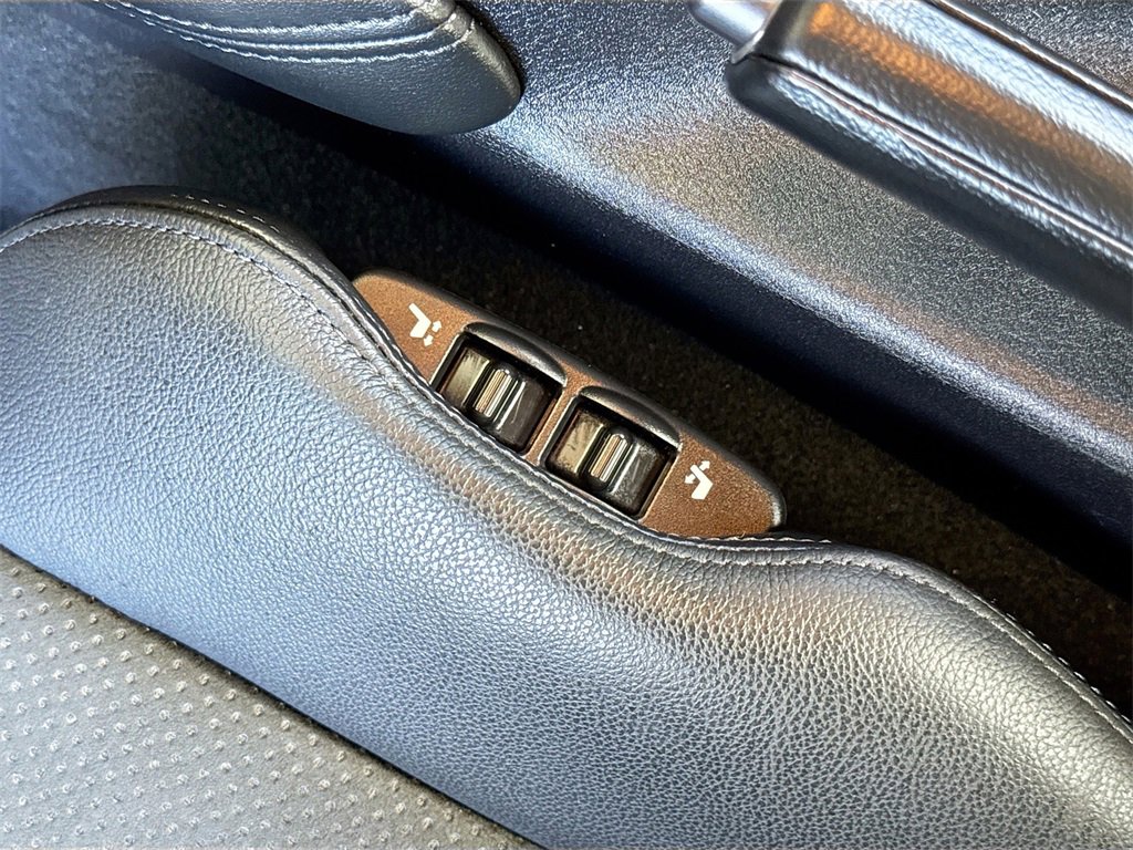 Used 2024 Nissan Z Performance w/ Floor Mat Package image 27