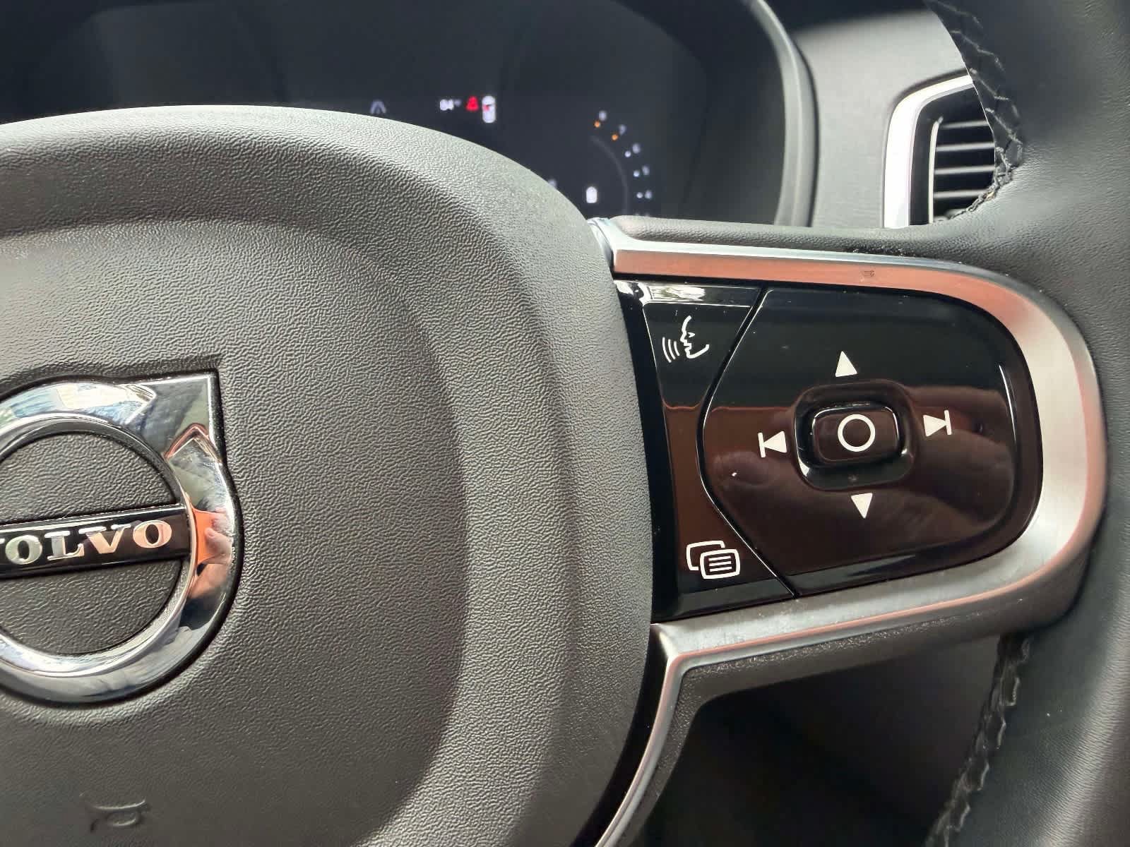 Used 2025 Volvo XC90 B6 Plus AWD/4WD image 25