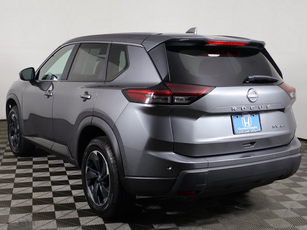 Used 2024 Nissan Rogue SV AWD/4WD image 7