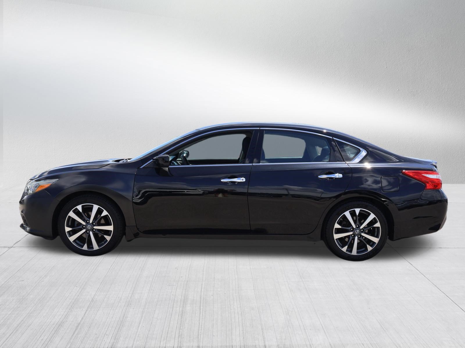 Used 2016 Nissan Altima 2.5 SR FWD image 4