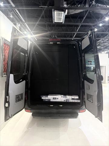Used 2018 Mercedes-Benz Sprinter 2500 image 19