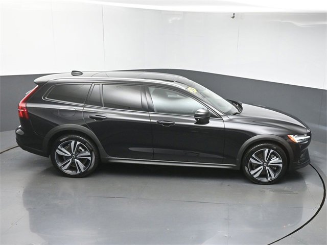 Used 2024 Volvo V60 B5 Cross Country Plus image 47