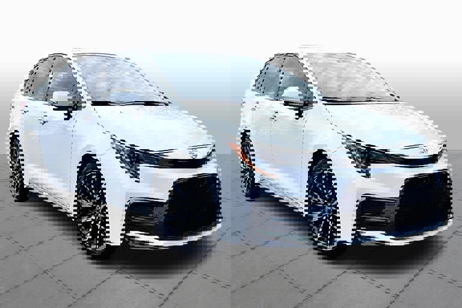 Used 2020 Toyota Corolla XSE image 2