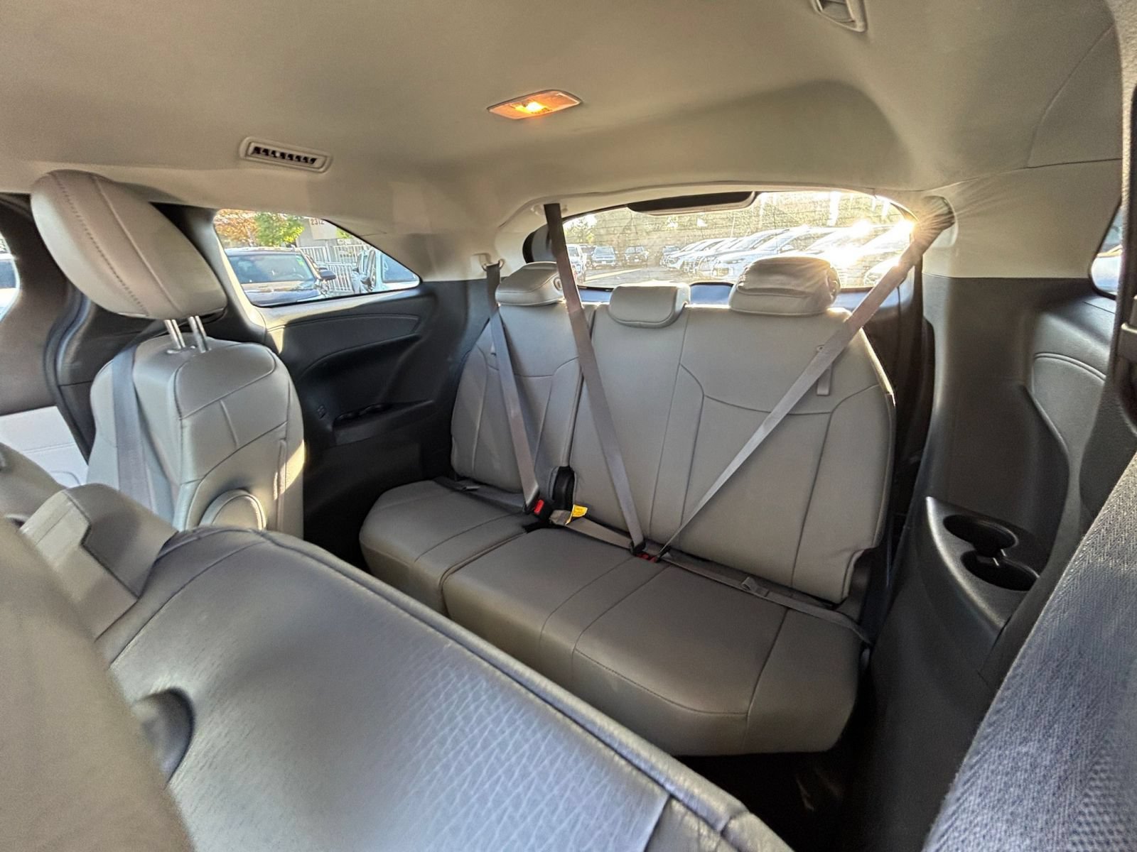 Used 2025 Toyota Sienna XLE FWD image 31