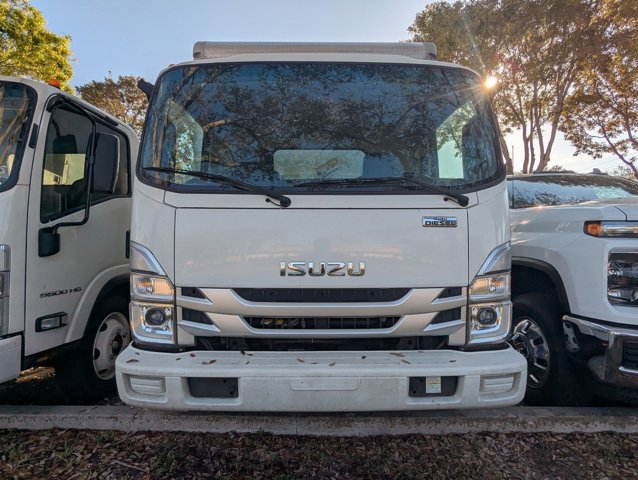 Used 2023 Isuzu NPR image 2
