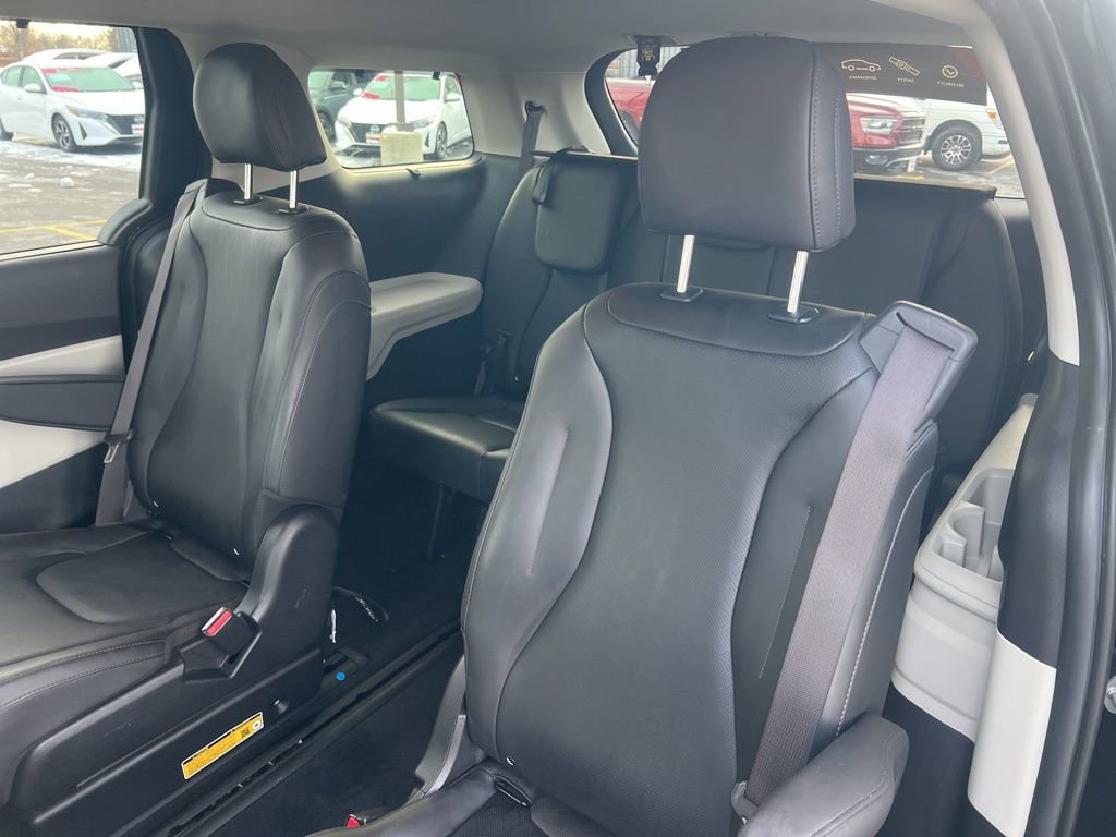 Certified 2023 Kia Carnival EX image 9