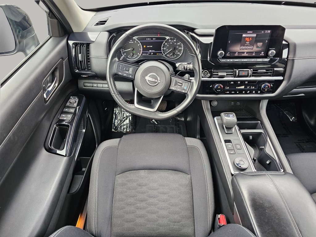 Used 2022 Nissan Pathfinder SV image 3