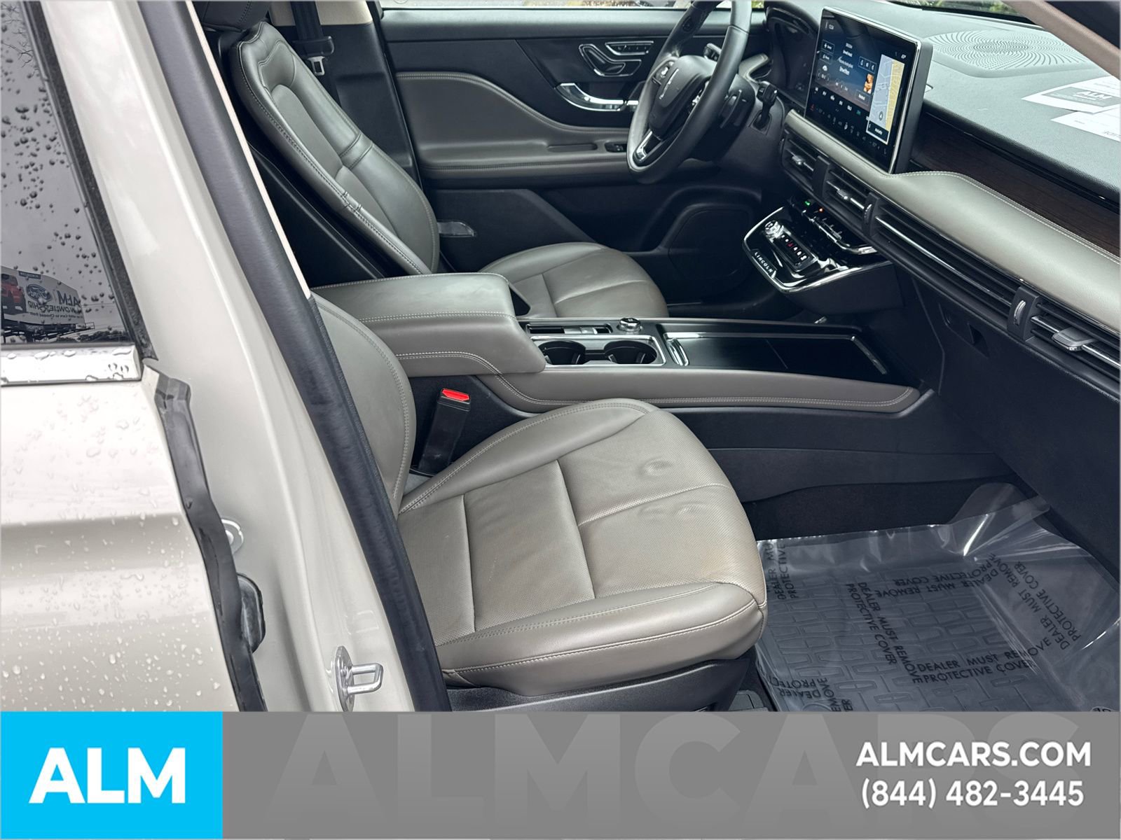 Used 2023 Lincoln Corsair Reserve w/ Rear Removable Package Tray image 16