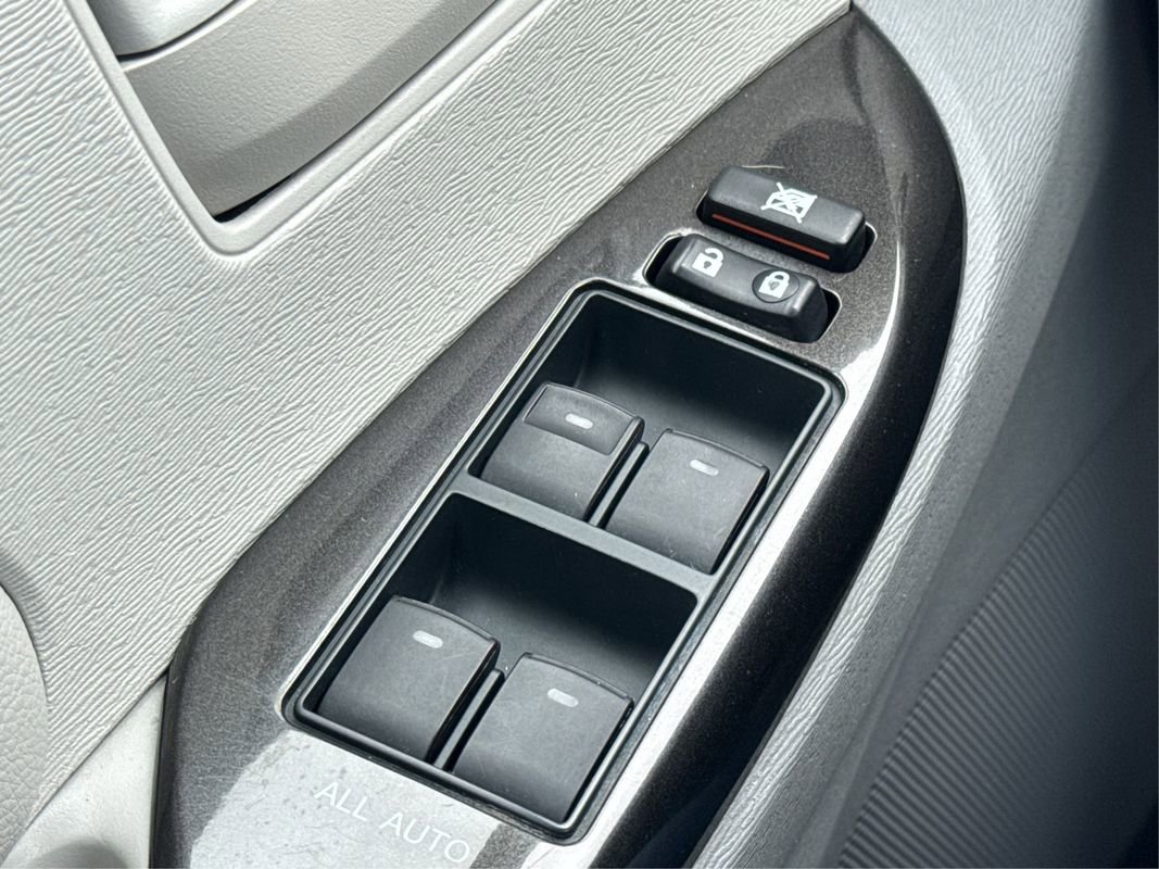 Used 2014 Toyota Sienna LE image 35