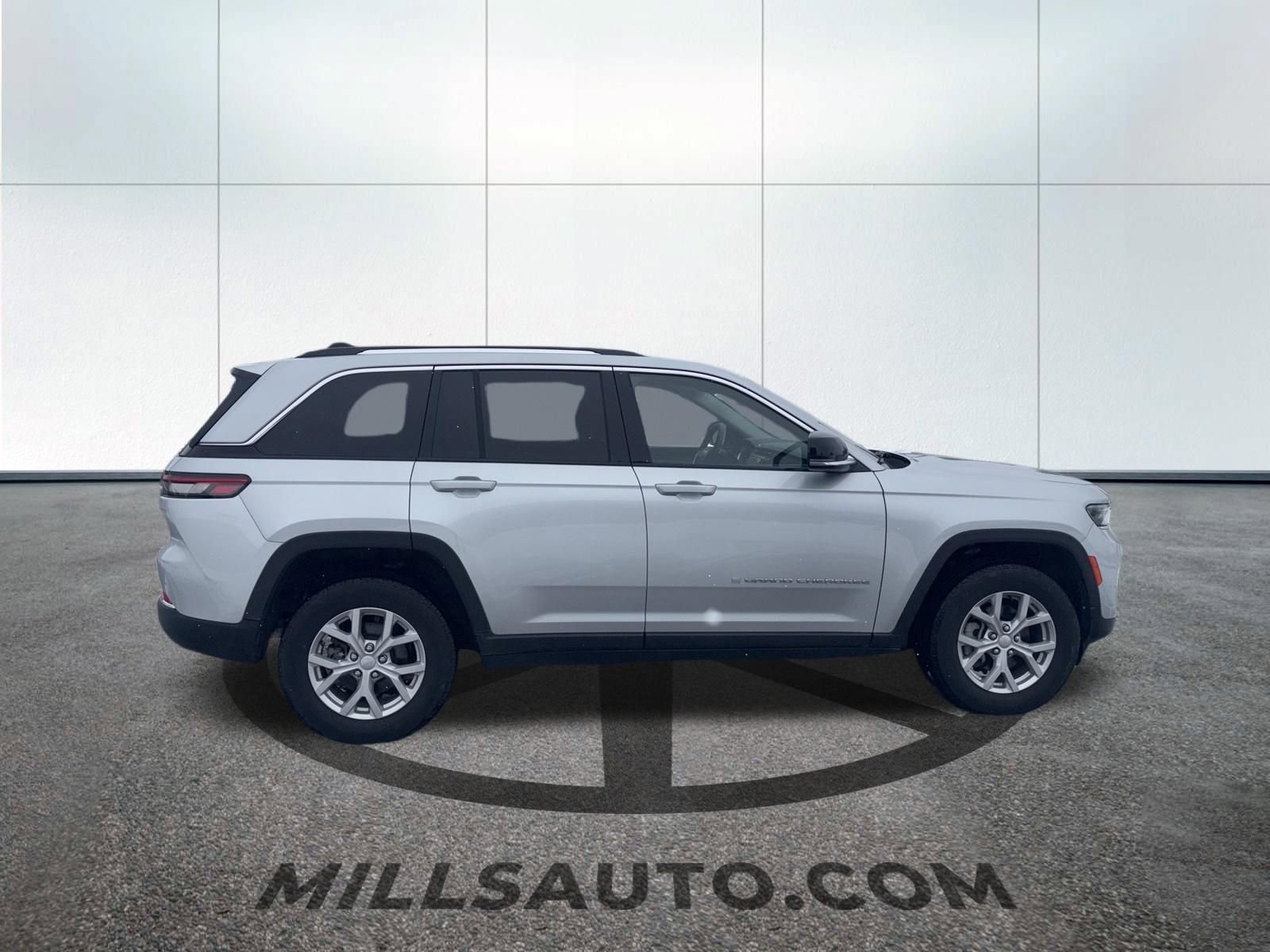 Used 2023 Jeep Grand Cherokee Limited image 5