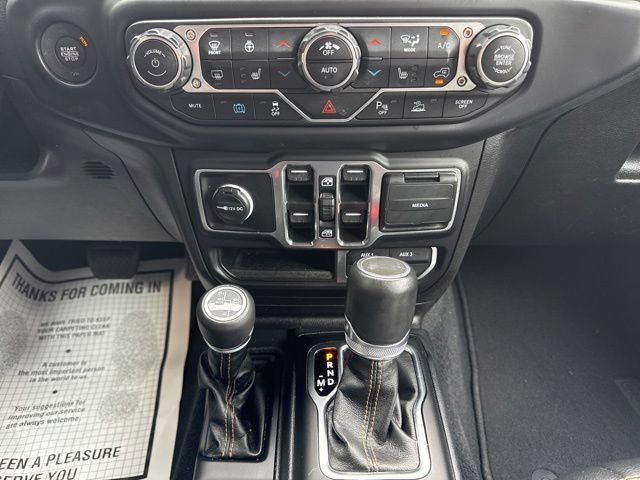 Used 2023 Jeep Wrangler Unlimited Sahara AWD/4WD image 17