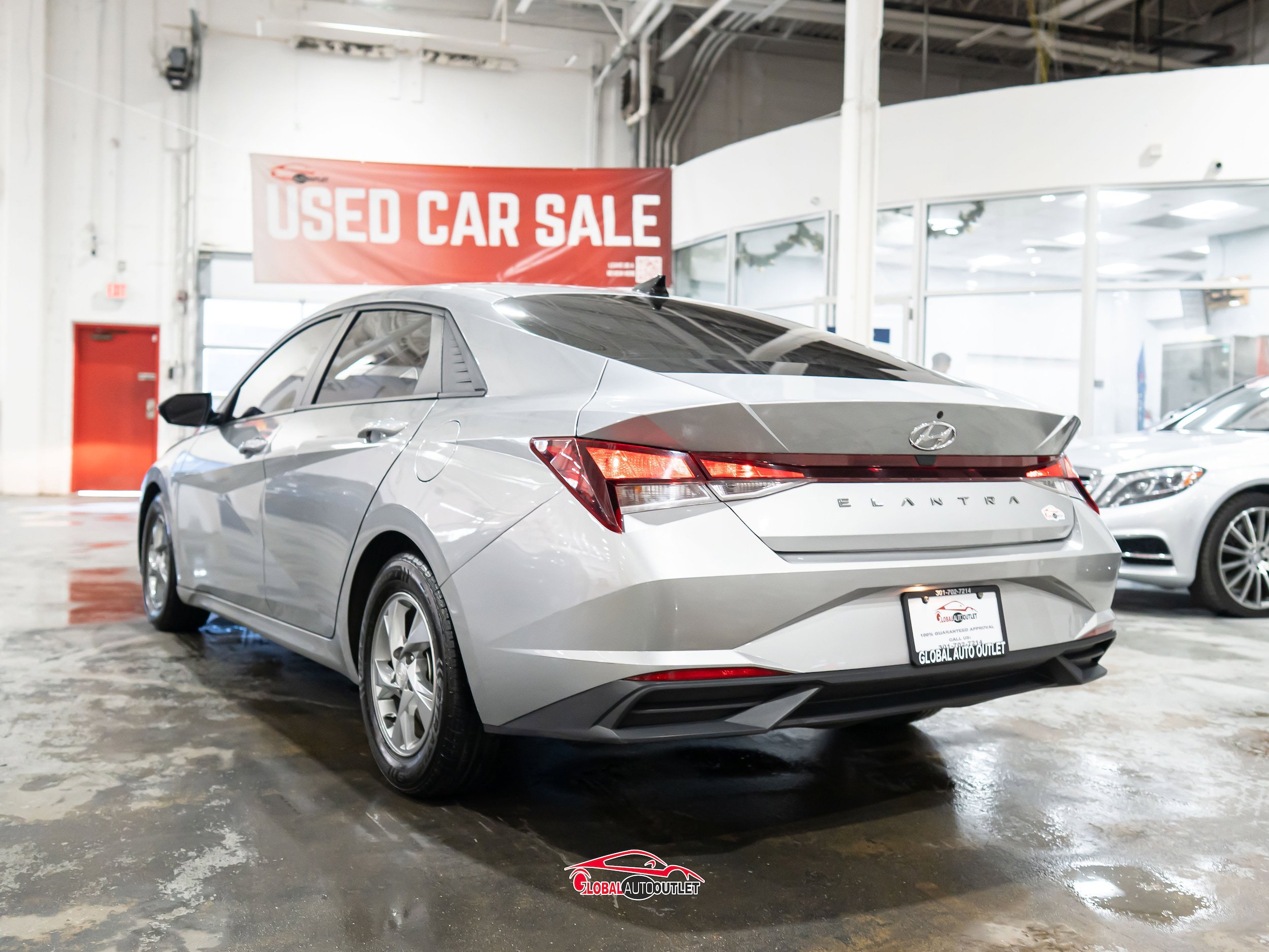 Used 2021 Hyundai Elantra SE FWD image 5