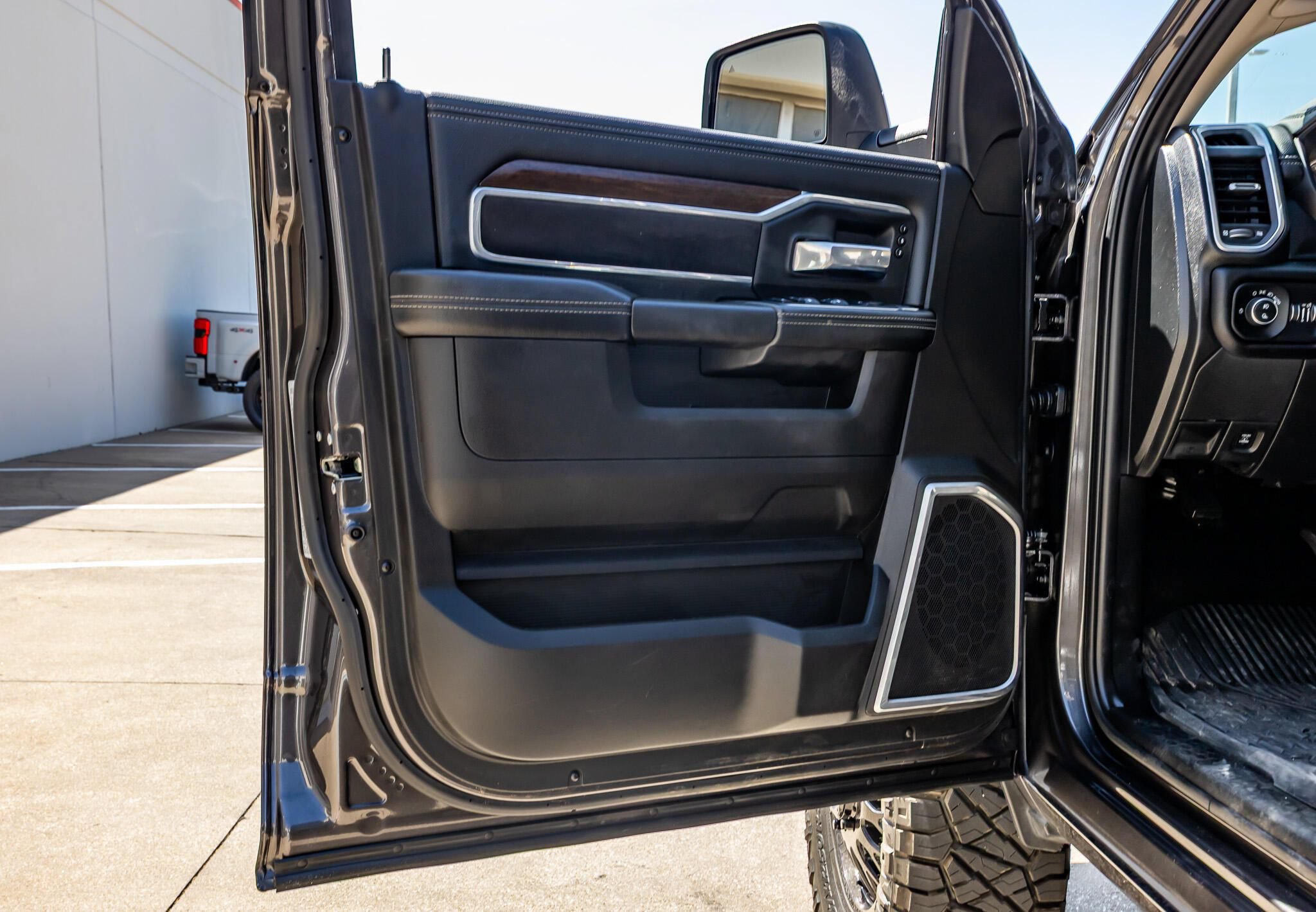 Used 2024 RAM 3500 Laramie w/ Towing Technology Group AWD/4WD image 44