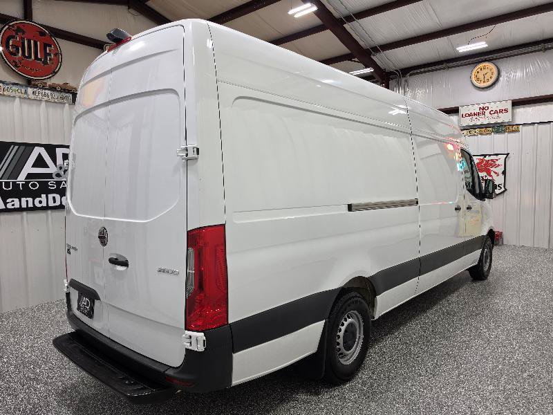 Used 2021 Freightliner Sprinter 2500 RWD image 5